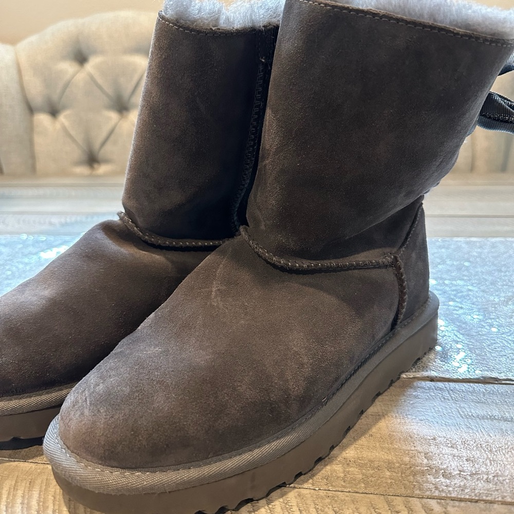 UGG - Picture 2 of 3